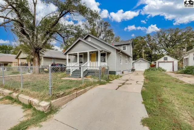 Photo of 420 E 8th Ave, Hutchinson, KS