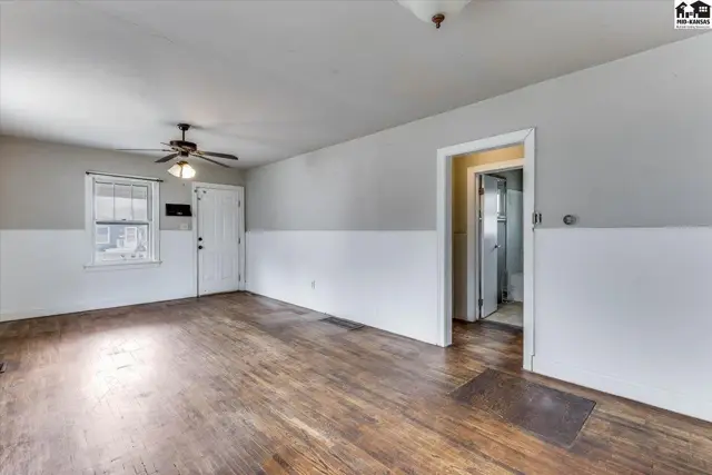 Photo of 420 E 8th Ave, Hutchinson, KS