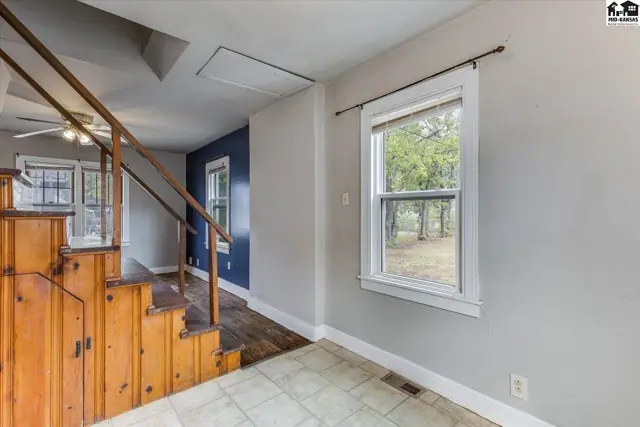 Photo of 420 E 8th Ave, Hutchinson, KS
