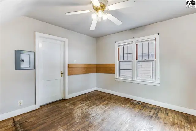 Photo of 420 E 8th Ave, Hutchinson, KS