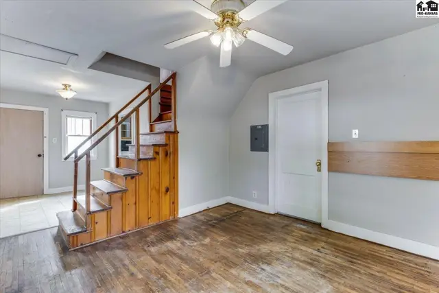 Photo of 420 E 8th Ave, Hutchinson, KS