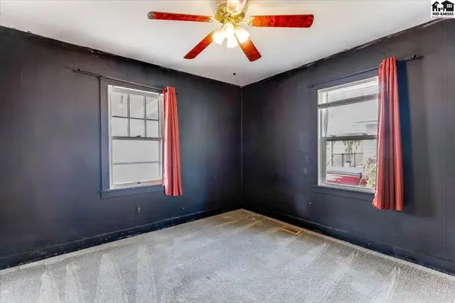 Photo of 420 E 8th Ave, Hutchinson, KS