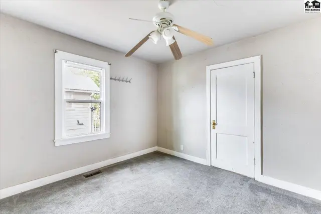 Photo of 420 E 8th Ave, Hutchinson, KS