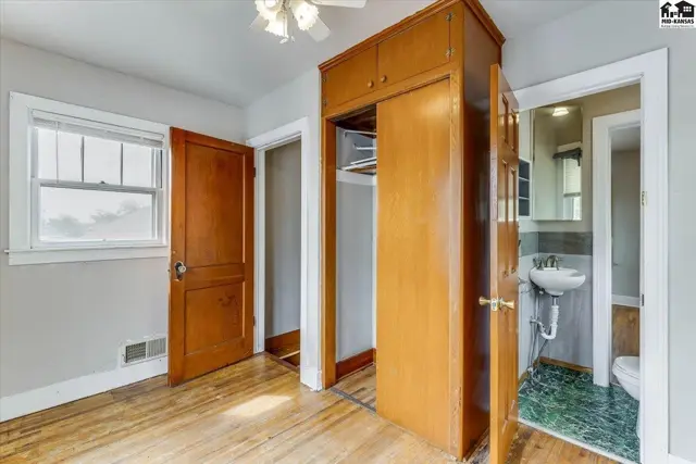 Photo of 420 E 8th Ave, Hutchinson, KS