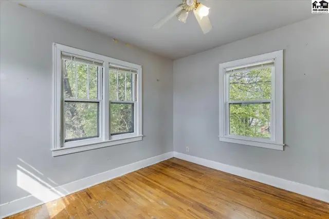 Photo of 420 E 8th Ave, Hutchinson, KS
