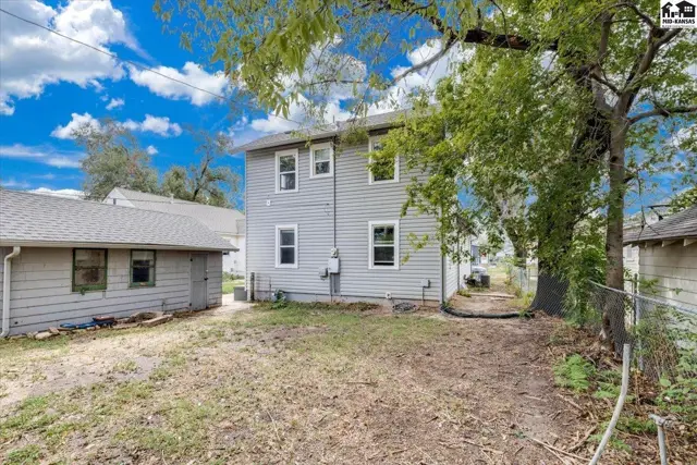 Photo of 420 E 8th Ave, Hutchinson, KS