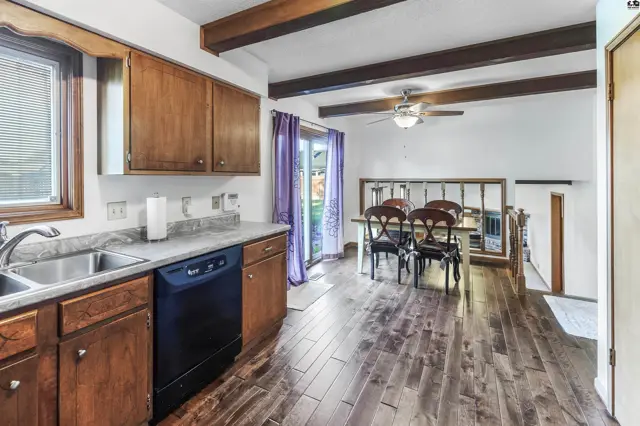 Photo of 810 W 25th Ave, Hutchinson, KS