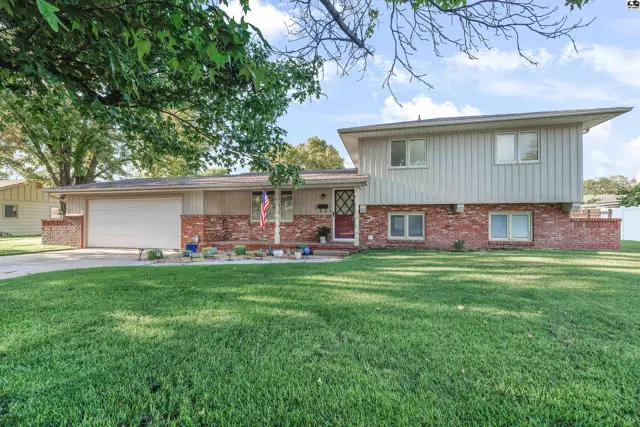 Photo of 810 W 25th Ave, Hutchinson, KS