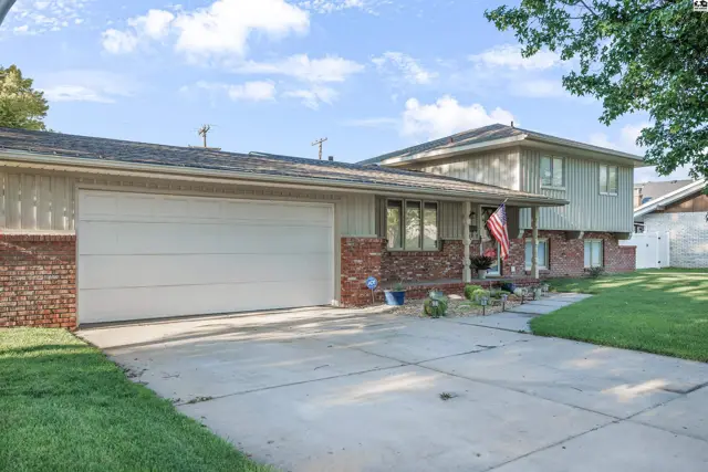 Photo of 810 W 25th Ave, Hutchinson, KS