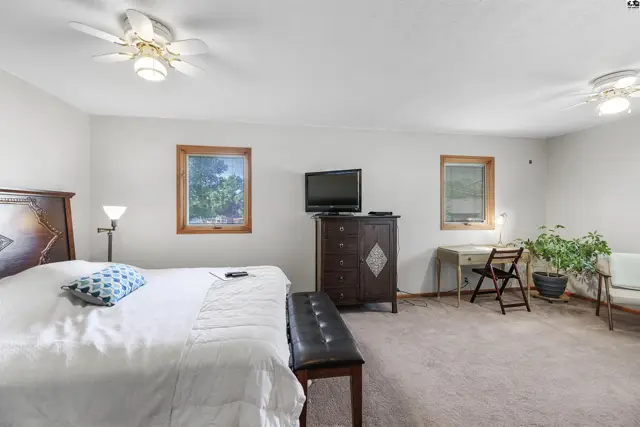 Photo of 810 W 25th Ave, Hutchinson, KS