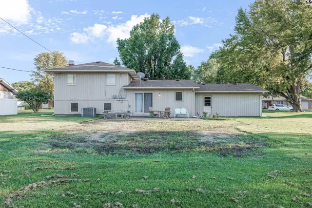 Photo of 810 W 25th Ave, Hutchinson, KS