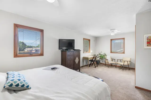Photo of 810 W 25th Ave, Hutchinson, KS