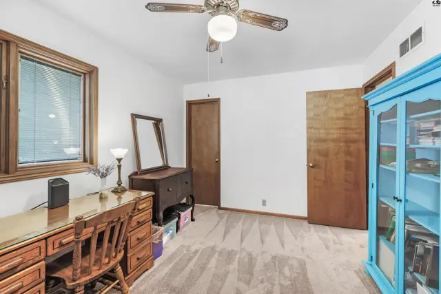 Photo of 810 W 25th Ave, Hutchinson, KS