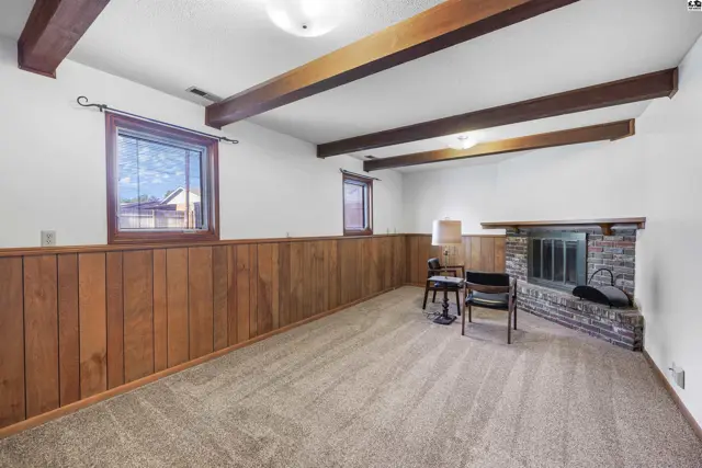 Photo of 810 W 25th Ave, Hutchinson, KS
