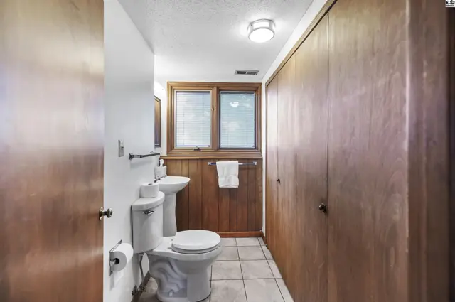 Photo of 810 W 25th Ave, Hutchinson, KS