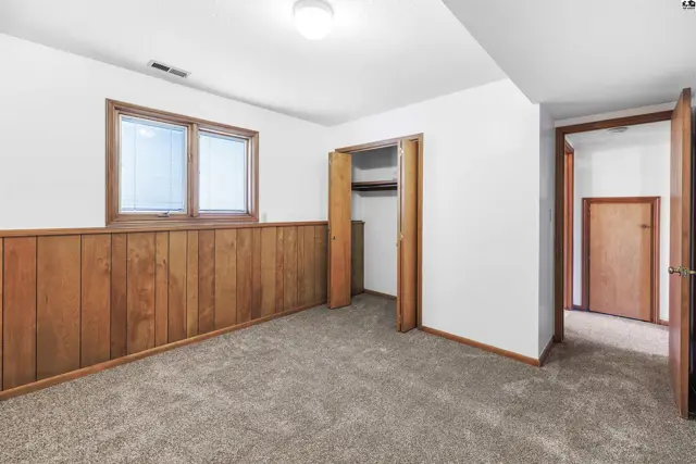 Photo of 810 W 25th Ave, Hutchinson, KS
