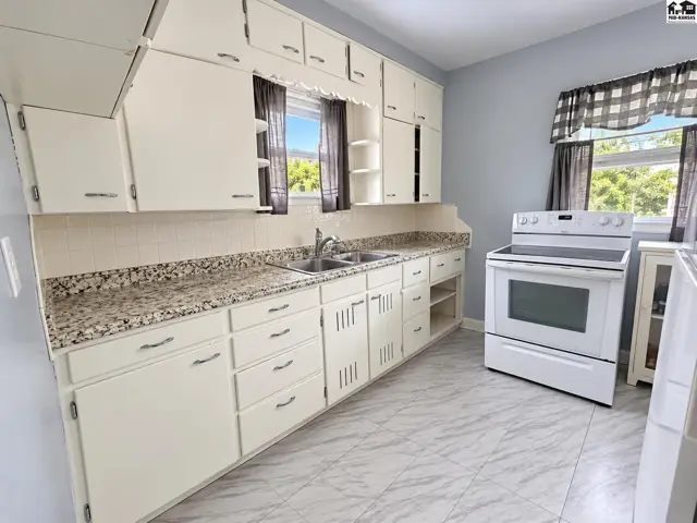 Photo of 425 W 6th St, Pratt, KS