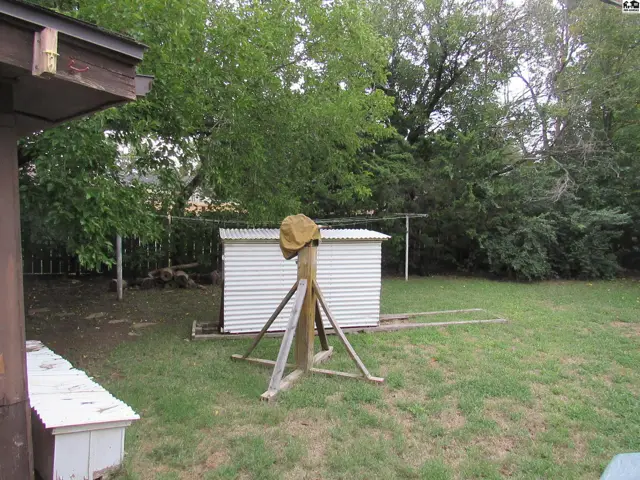 Photo of 5 Faircrest Dr, Hutchinson, KS