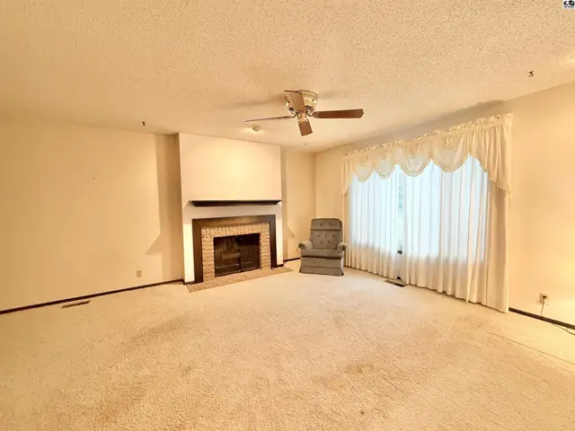 Photo of 4109 Quivira Rd, Hutchinson, KS