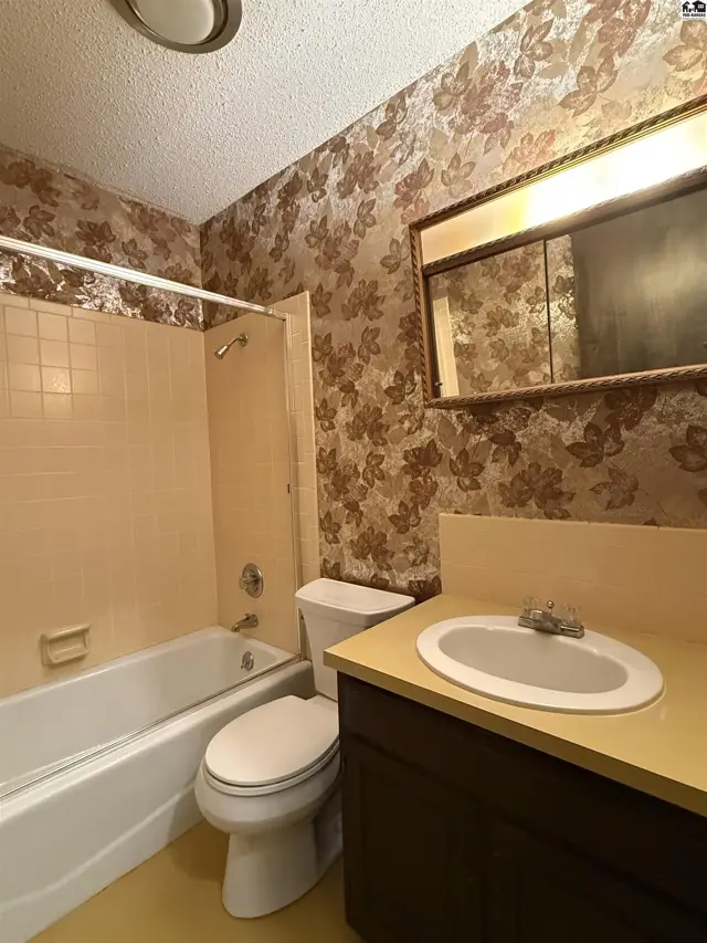 Photo of 4109 Quivira Rd, Hutchinson, KS