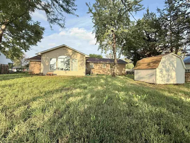 Photo of 4109 Quivira Rd, Hutchinson, KS