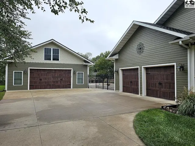 Photo of 121 W. Grove St, Canton, KS
