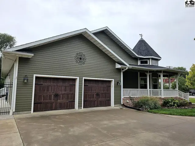 Photo of 121 W. Grove St, Canton, KS