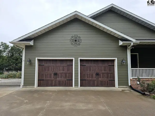 Photo of 121 W. Grove St, Canton, KS