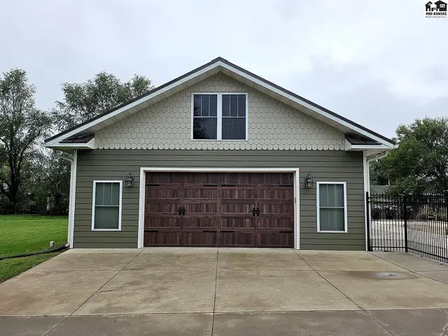 Photo of 121 W. Grove St, Canton, KS