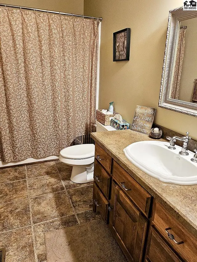 Photo of 121 W. Grove St, Canton, KS