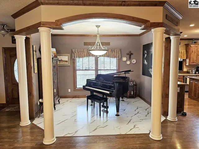 Photo of 121 W. Grove St, Canton, KS