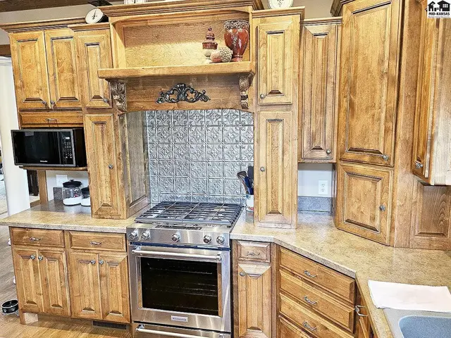 Photo of 121 W. Grove St, Canton, KS