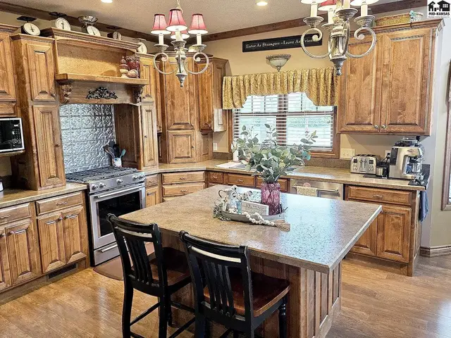 Photo of 121 W. Grove St, Canton, KS