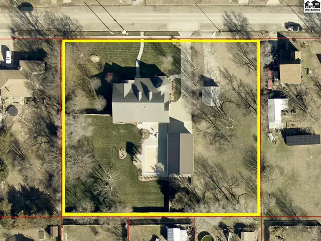 Photo of 121 W. Grove St, Canton, KS