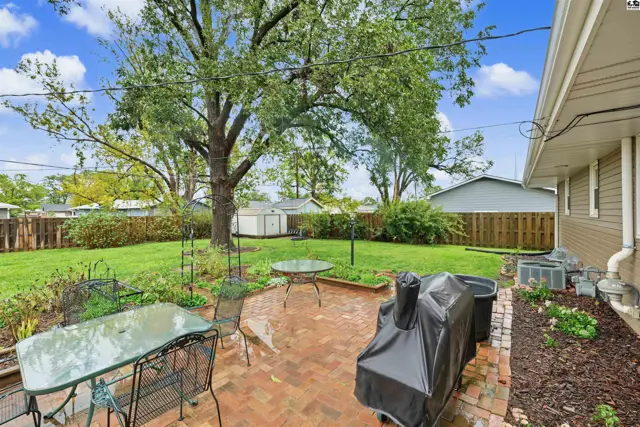 Photo of 2213 Mayfair Dr, Salina, KS