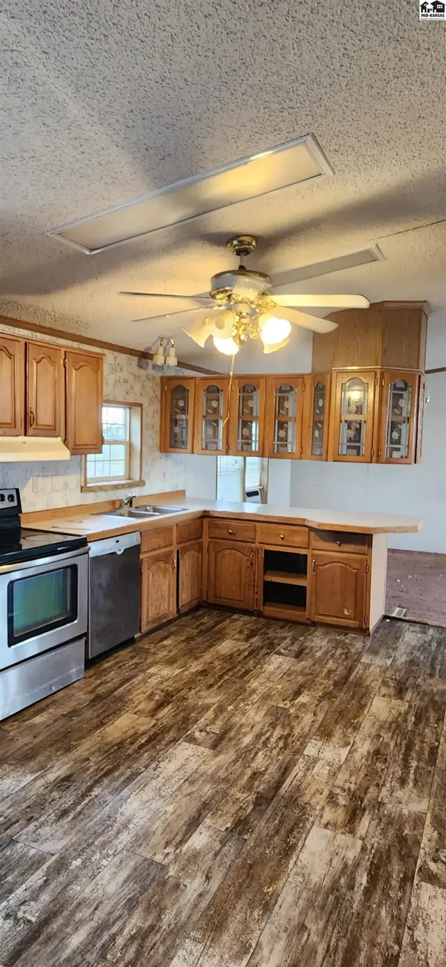 Photo of 2414 E Wasp Rd, Hutchinson, KS