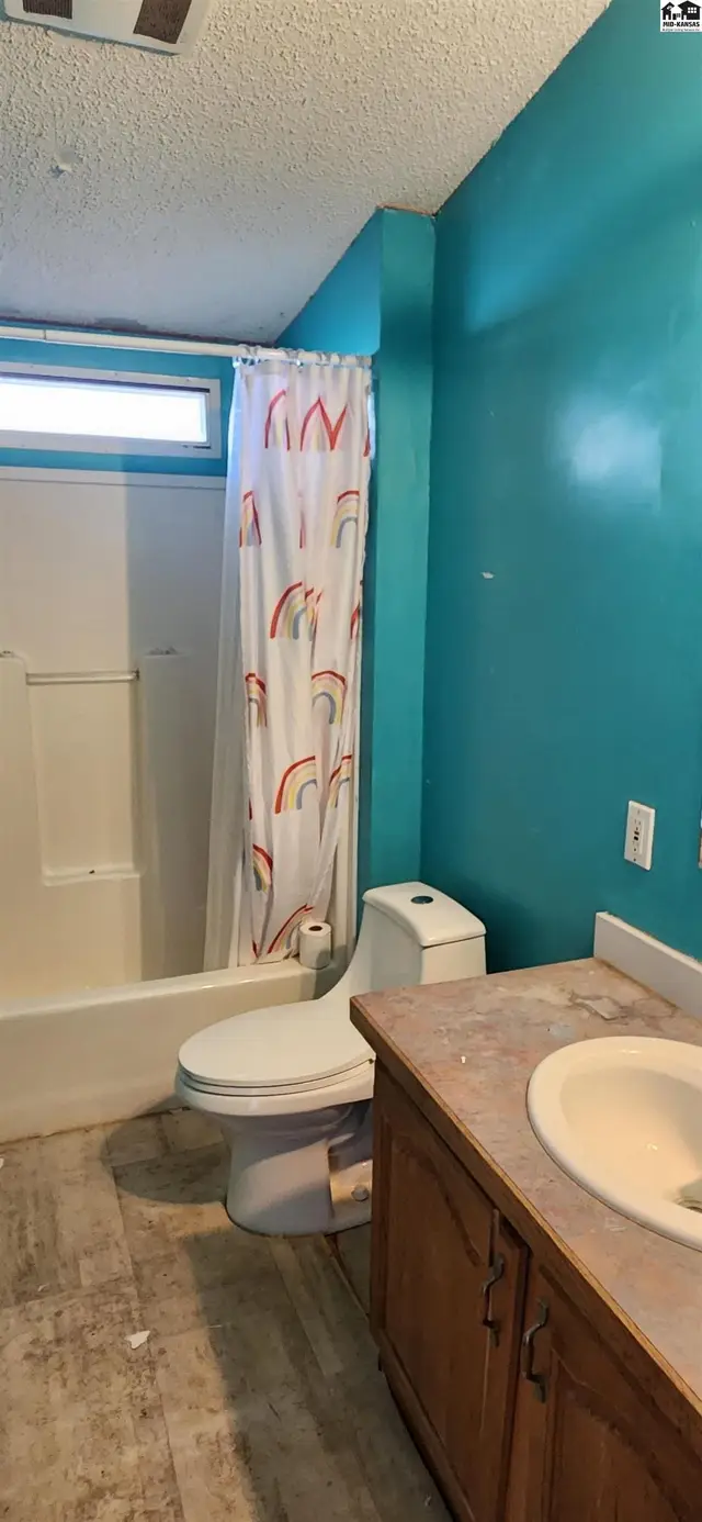Photo of 2414 E Wasp Rd, Hutchinson, KS
