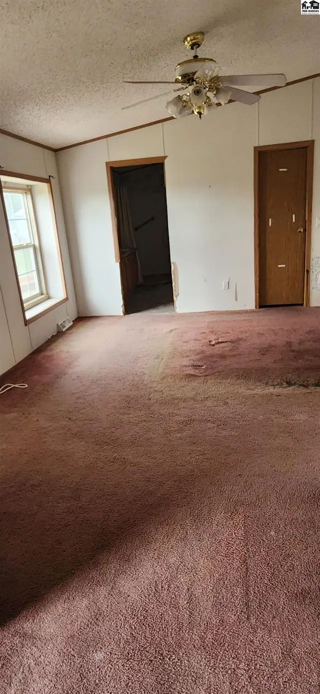 Photo of 2414 E Wasp Rd, Hutchinson, KS