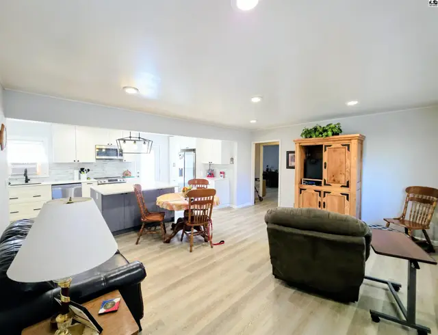 Photo of 1013 Random Rd, Pratt, KS