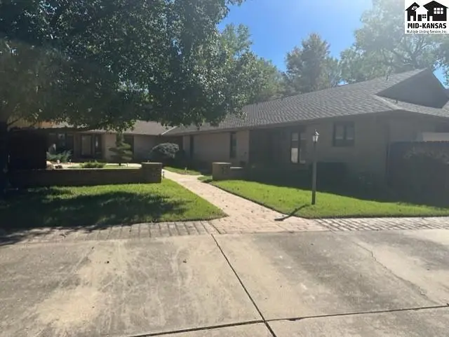 Photo of 3006 Mission Dr, Hutchinson, KS