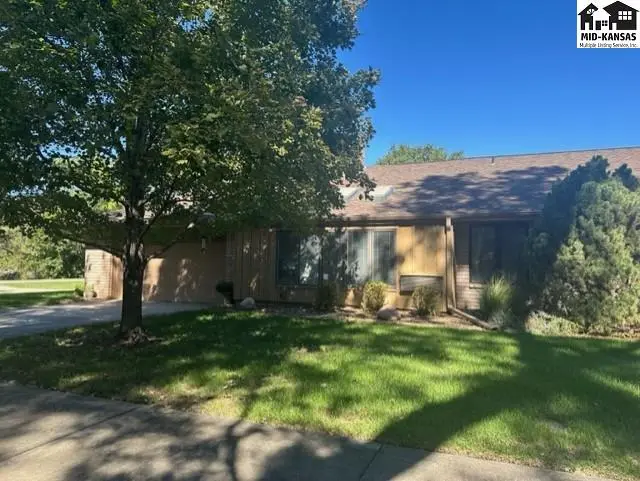 Photo of 3006 Mission Dr, Hutchinson, KS