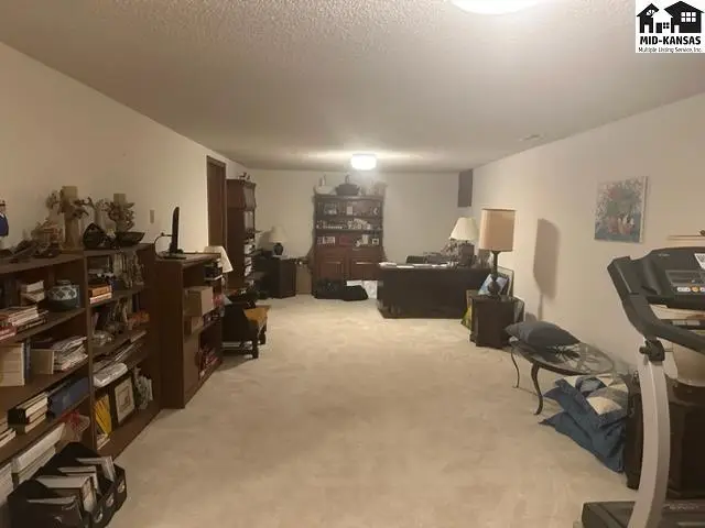 Photo of 3006 Mission Dr, Hutchinson, KS