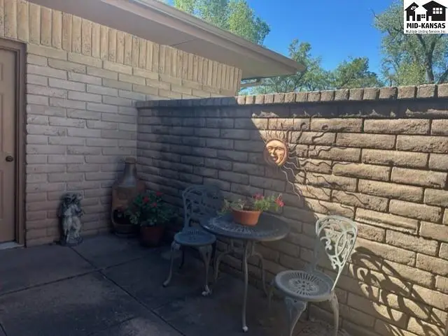 Photo of 3006 Mission Dr, Hutchinson, KS