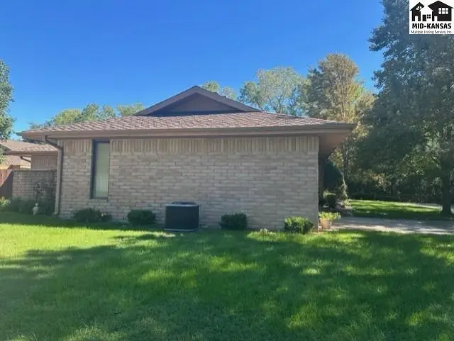 Photo of 3006 Mission Dr, Hutchinson, KS