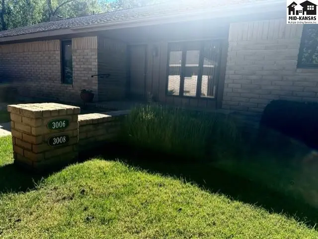 Photo of 3006 Mission Dr, Hutchinson, KS