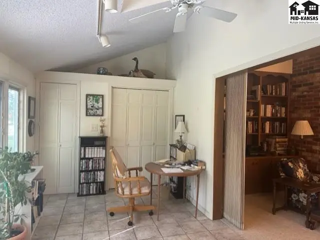 Photo of 3006 Mission Dr, Hutchinson, KS
