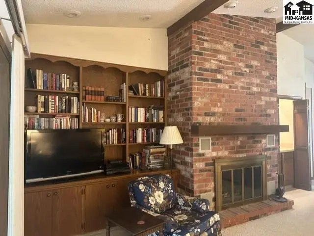 Photo of 3006 Mission Dr, Hutchinson, KS