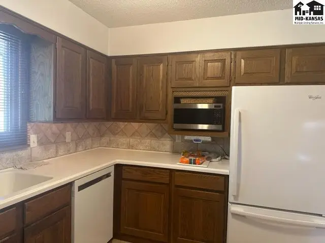 Photo of 3006 Mission Dr, Hutchinson, KS