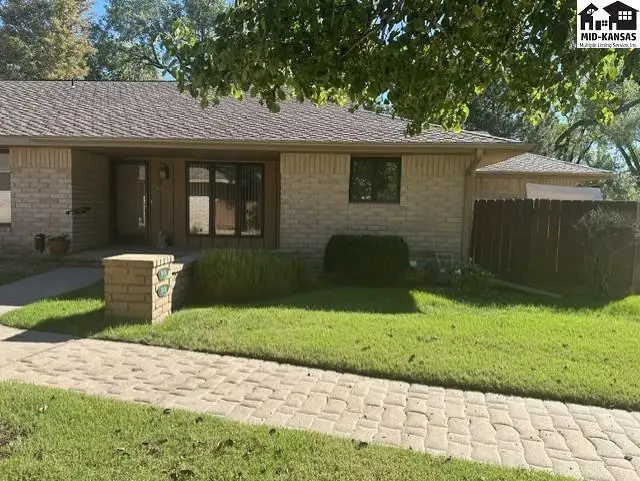 Photo of 3006 Mission Dr, Hutchinson, KS