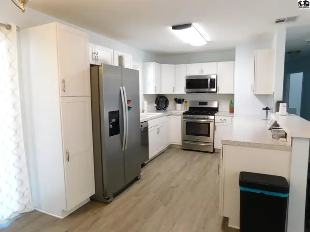 Photo of 10 Harvest Ln, Hutchinson, KS